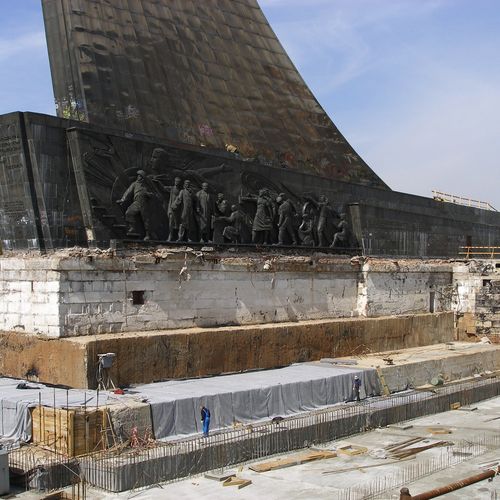 Монумент Покорителям космоса