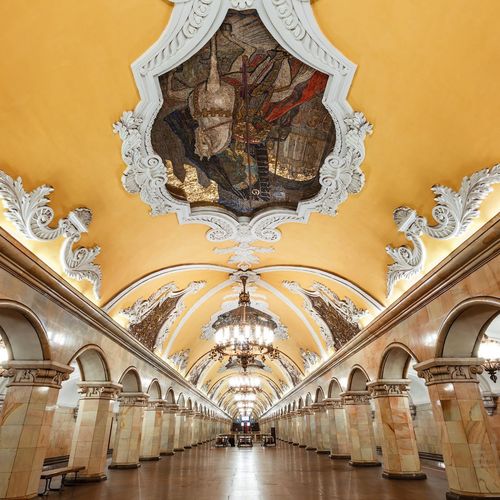 Станция Комсомольская кольцевая Московского Метрополитена