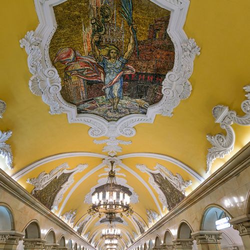 Станция Комсомольская кольцевая Московского Метрополитена