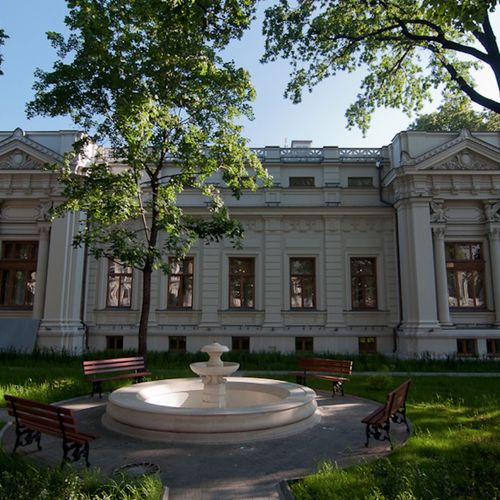 Дом приемов Правительства РФ на ул. Воздвиженка, фасад